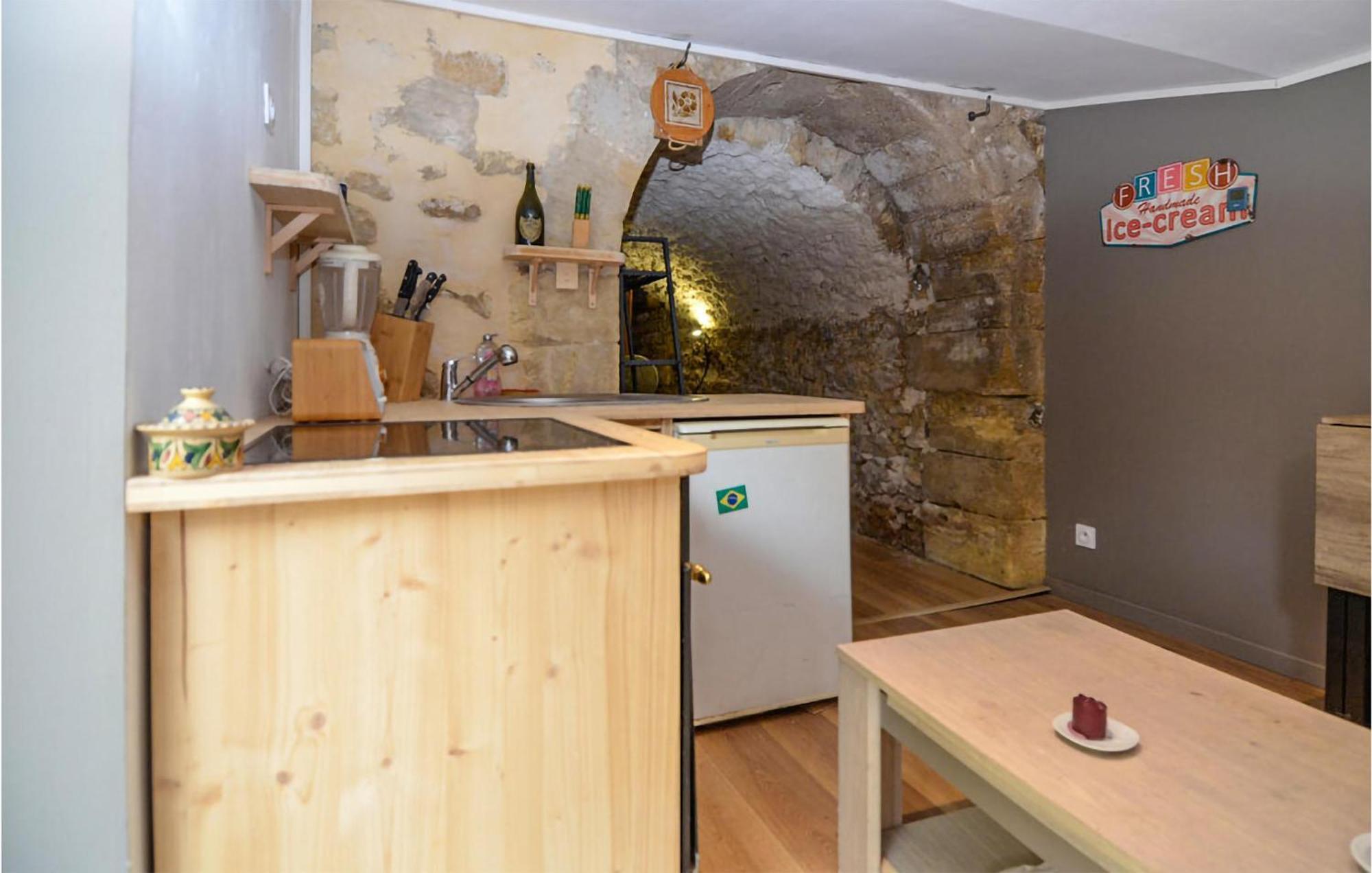 Awesome Apartment In Pujaut With Swimming Pool Esterno foto